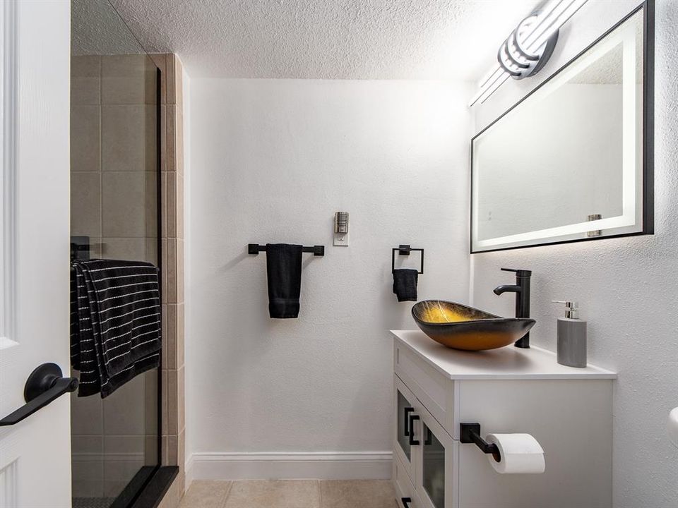 Activo con contrato: $3,250 (2 camas, 2 baños, 1350 Pies cuadrados)