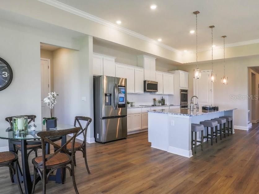 Activo con contrato: $552,990 (4 camas, 3 baños, 2677 Pies cuadrados)