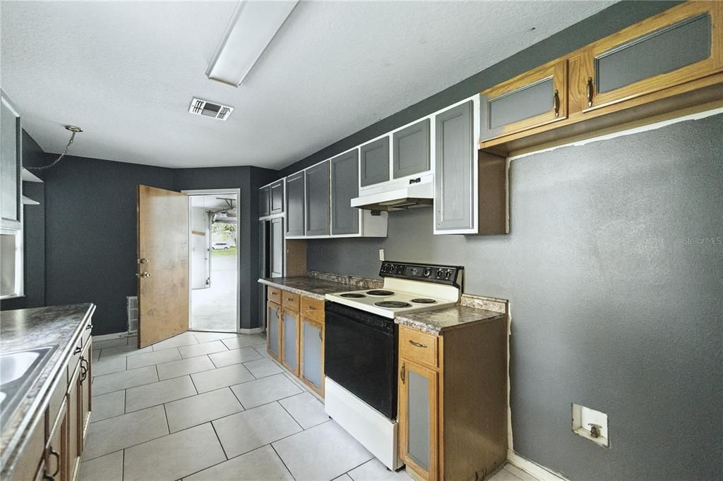 For Sale: $435,000 (3 beds, 2 baths, 1304 Square Feet)