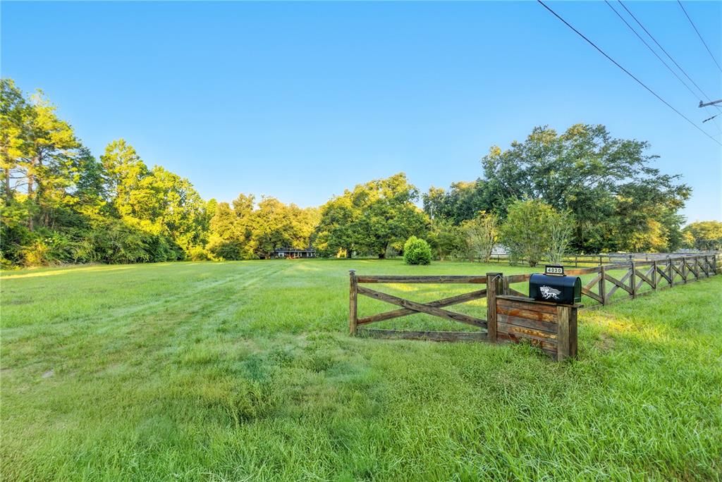 For Sale: $435,000 (3 beds, 2 baths, 1304 Square Feet)