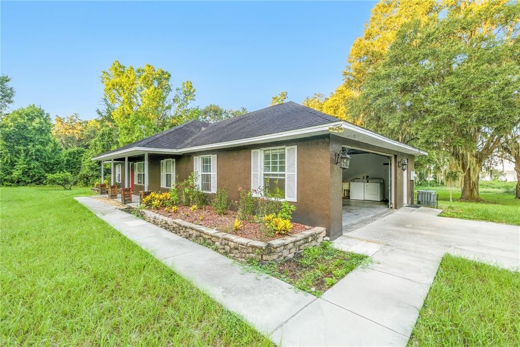 For Sale: $435,000 (3 beds, 2 baths, 1304 Square Feet)