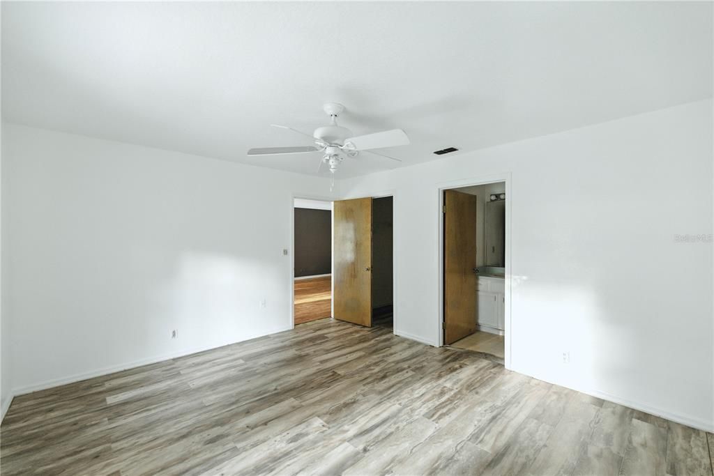 For Sale: $435,000 (3 beds, 2 baths, 1304 Square Feet)