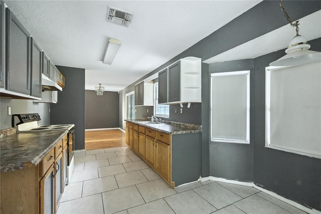 For Sale: $435,000 (3 beds, 2 baths, 1304 Square Feet)