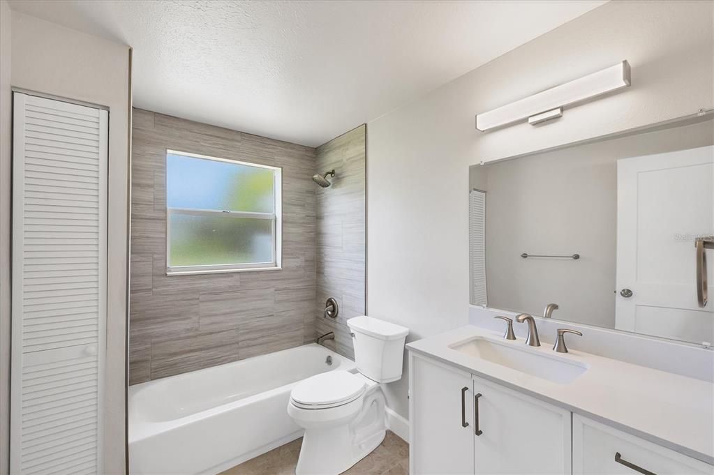 На продажу: $499,900 (2 спален, 2 ванн, 1152 Квадратных фут)