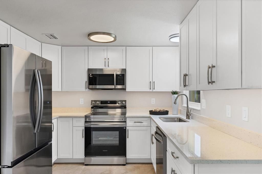 На продажу: $499,900 (2 спален, 2 ванн, 1152 Квадратных фут)