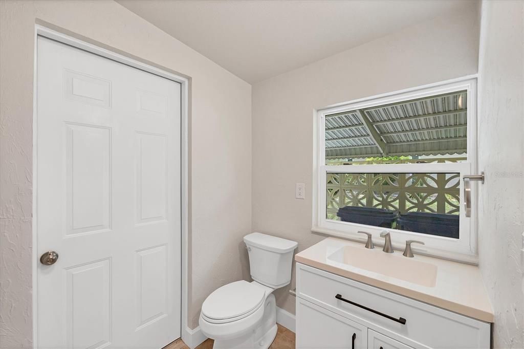 На продажу: $499,900 (2 спален, 2 ванн, 1152 Квадратных фут)