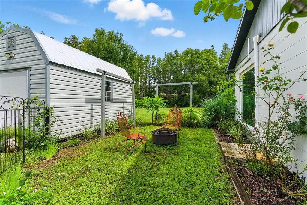 Под контрактом: $2,975 (4 спален, 3 ванн, 2812 Квадратных фут)