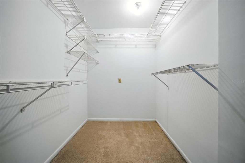 Под контрактом: $2,975 (4 спален, 3 ванн, 2812 Квадратных фут)