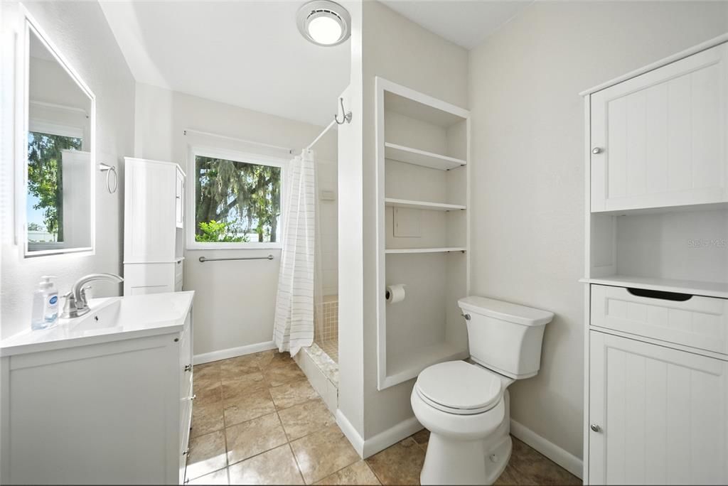 Под контрактом: $2,975 (4 спален, 3 ванн, 2812 Квадратных фут)