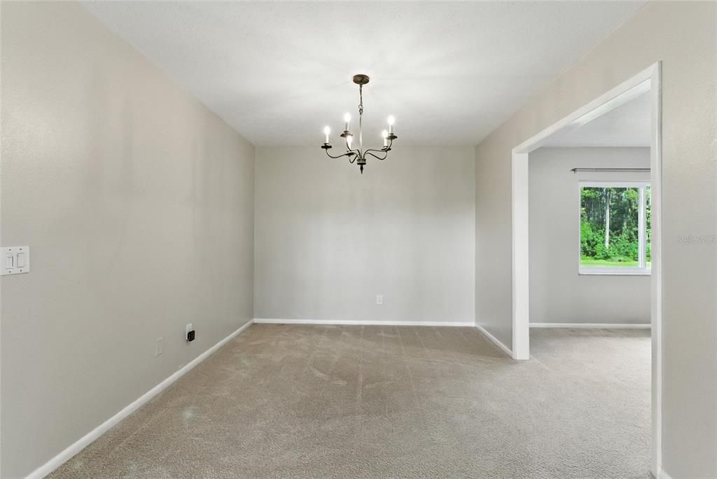 Под контрактом: $2,975 (4 спален, 3 ванн, 2812 Квадратных фут)