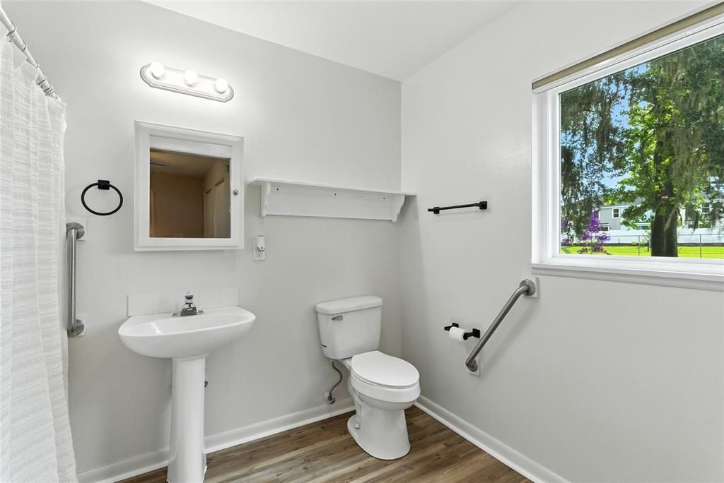 Под контрактом: $2,975 (4 спален, 3 ванн, 2812 Квадратных фут)