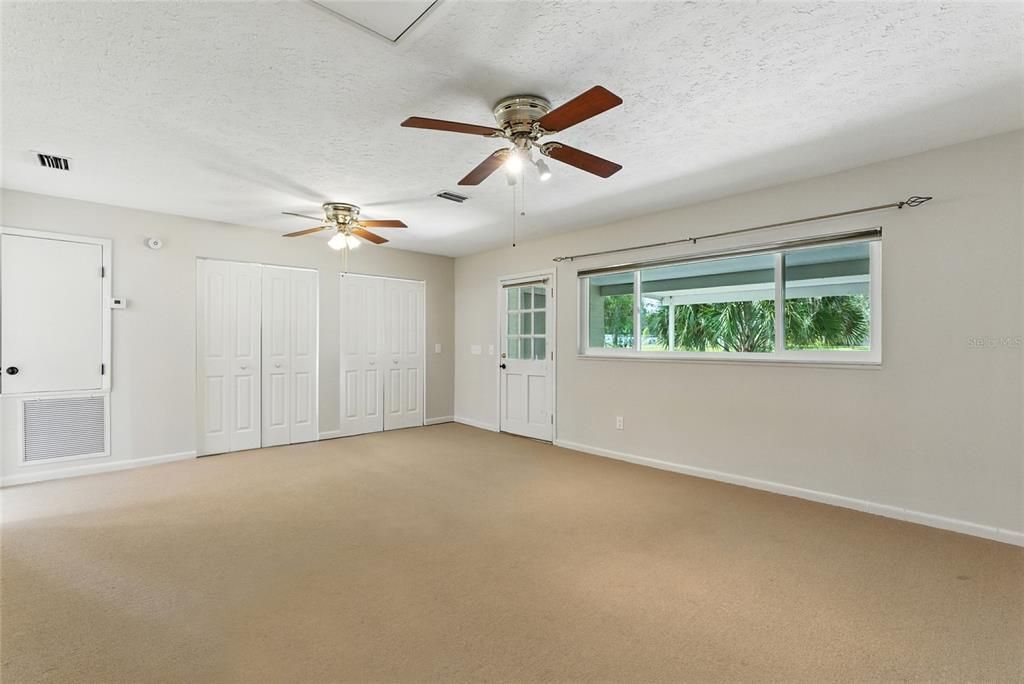 Под контрактом: $2,975 (4 спален, 3 ванн, 2812 Квадратных фут)