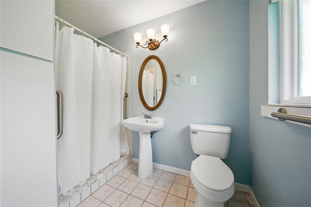 Под контрактом: $2,975 (4 спален, 3 ванн, 2812 Квадратных фут)