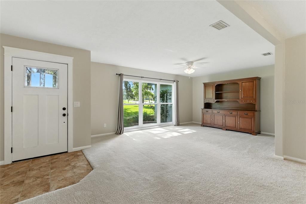 Под контрактом: $2,975 (4 спален, 3 ванн, 2812 Квадратных фут)