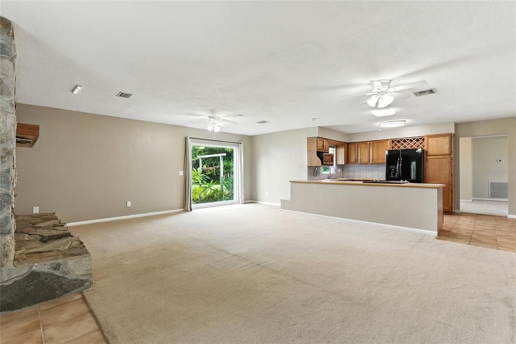 Под контрактом: $2,975 (4 спален, 3 ванн, 2812 Квадратных фут)