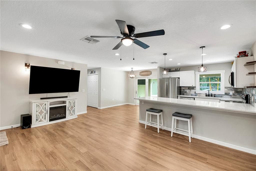 For Sale: $334,000 (3 beds, 2 baths, 1300 Square Feet)