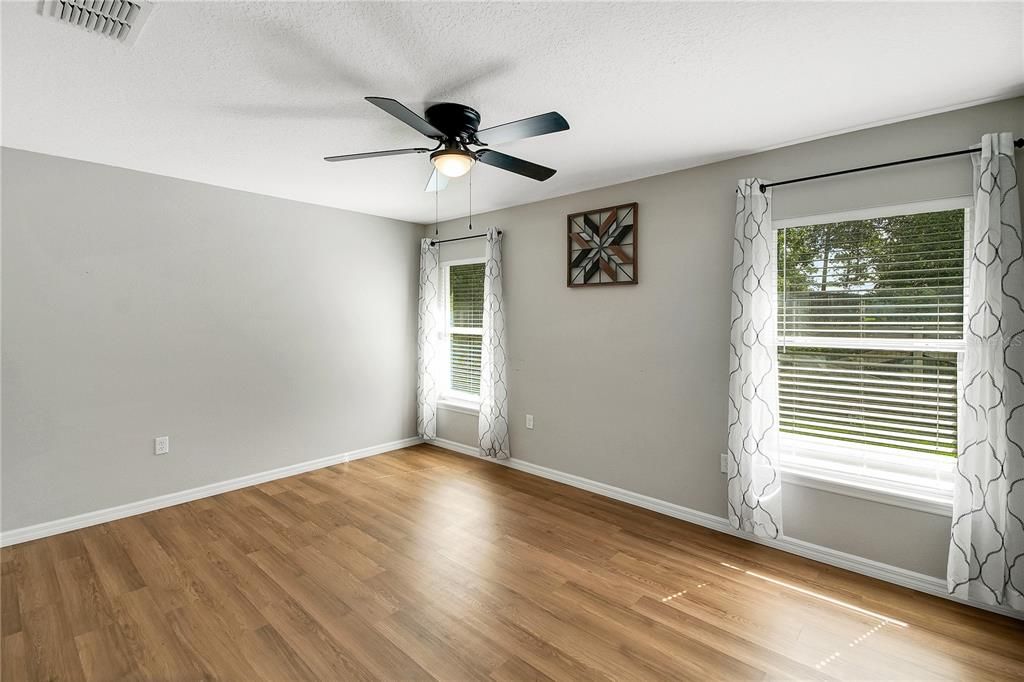 For Sale: $334,000 (3 beds, 2 baths, 1300 Square Feet)