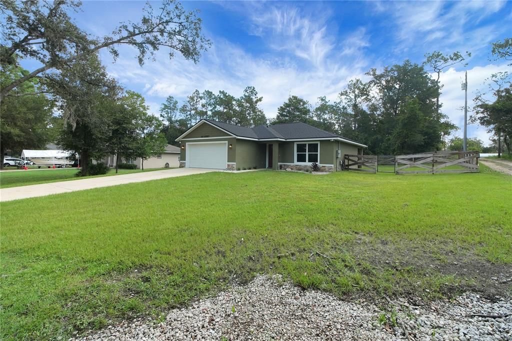 For Sale: $334,000 (3 beds, 2 baths, 1300 Square Feet)