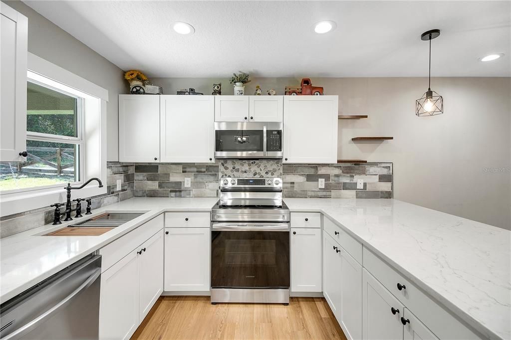 For Sale: $334,000 (3 beds, 2 baths, 1300 Square Feet)