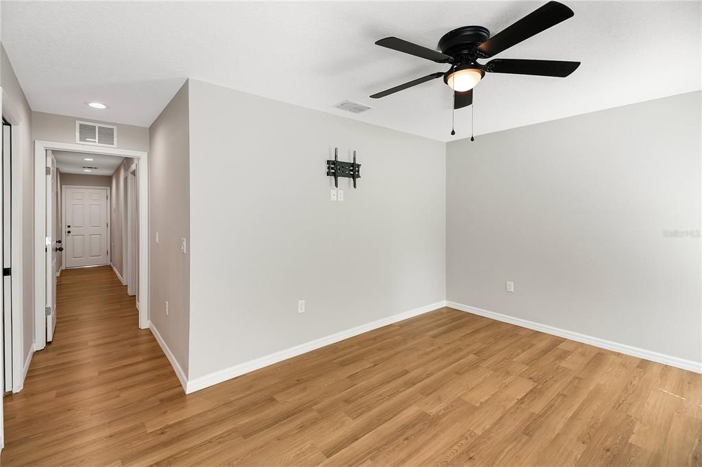 For Sale: $334,000 (3 beds, 2 baths, 1300 Square Feet)