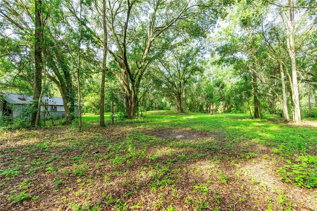 待售: $549,000 (5.10 acres)