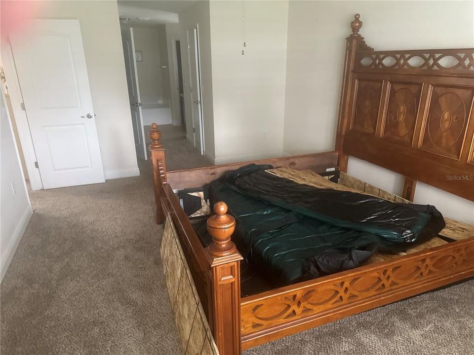 合同活跃: $324,000 (3 贝兹, 2 浴室, 2035 平方英尺)