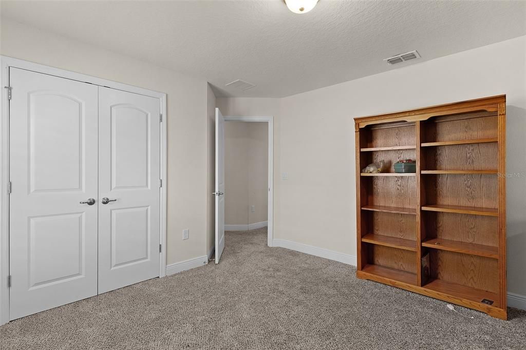 合同活跃: $324,000 (3 贝兹, 2 浴室, 2035 平方英尺)