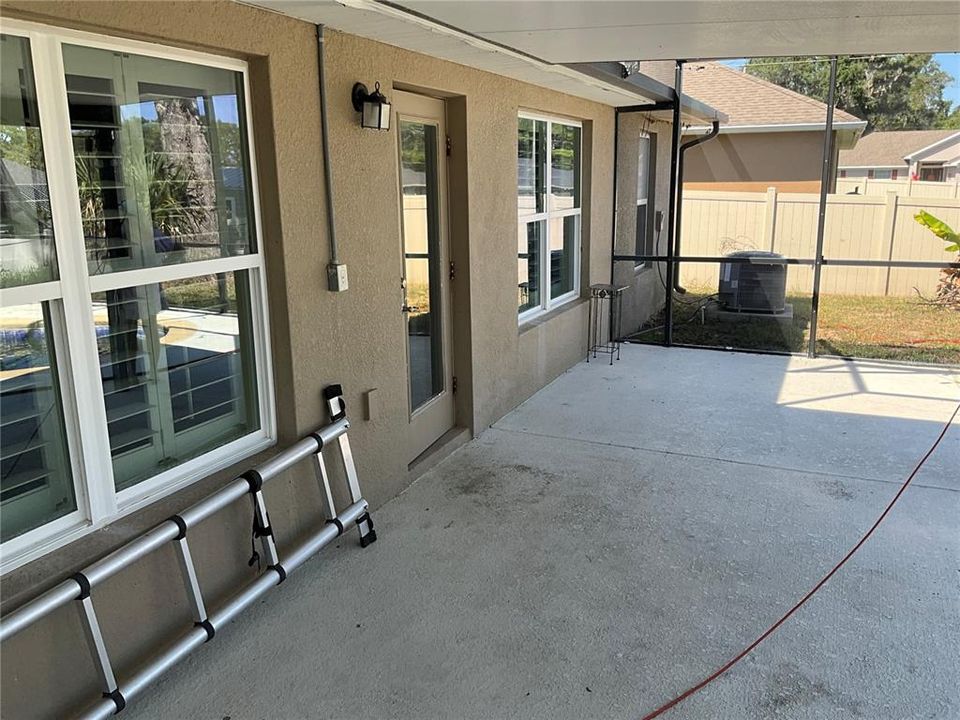 合同活跃: $324,000 (3 贝兹, 2 浴室, 2035 平方英尺)