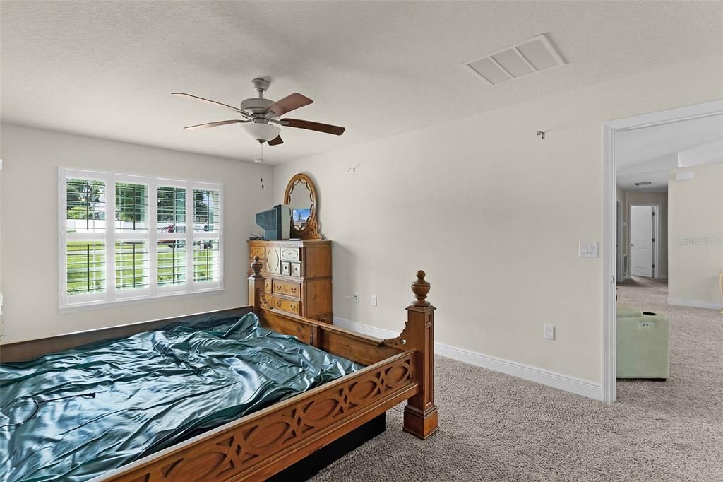 合同活跃: $324,000 (3 贝兹, 2 浴室, 2035 平方英尺)