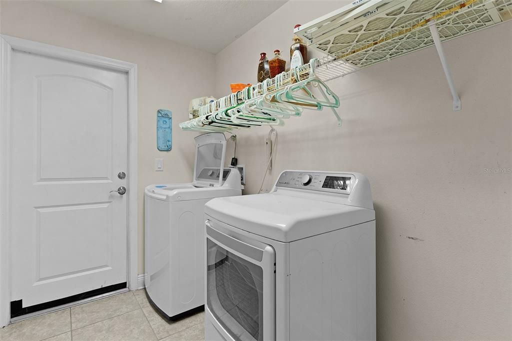 合同活跃: $324,000 (3 贝兹, 2 浴室, 2035 平方英尺)