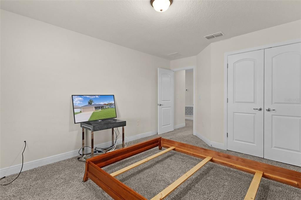 合同活跃: $324,000 (3 贝兹, 2 浴室, 2035 平方英尺)