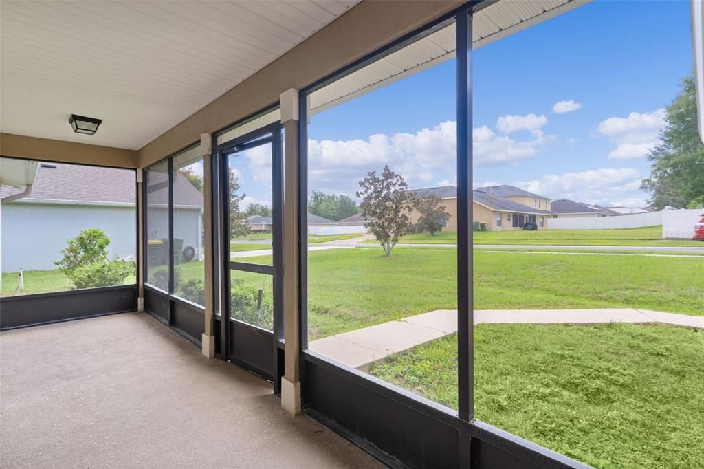 合同活跃: $324,000 (3 贝兹, 2 浴室, 2035 平方英尺)