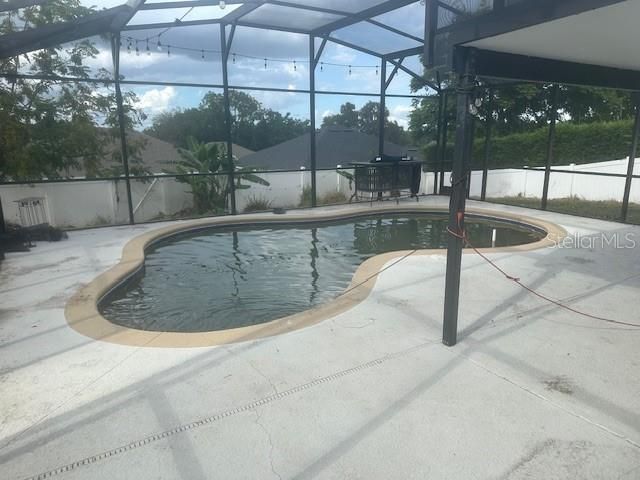 合同活跃: $324,000 (3 贝兹, 2 浴室, 2035 平方英尺)