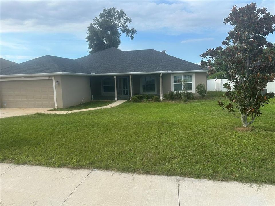 合同活跃: $324,000 (3 贝兹, 2 浴室, 2035 平方英尺)