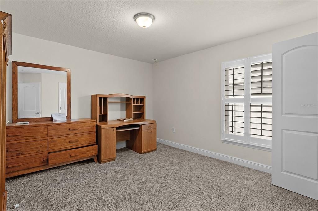 合同活跃: $324,000 (3 贝兹, 2 浴室, 2035 平方英尺)