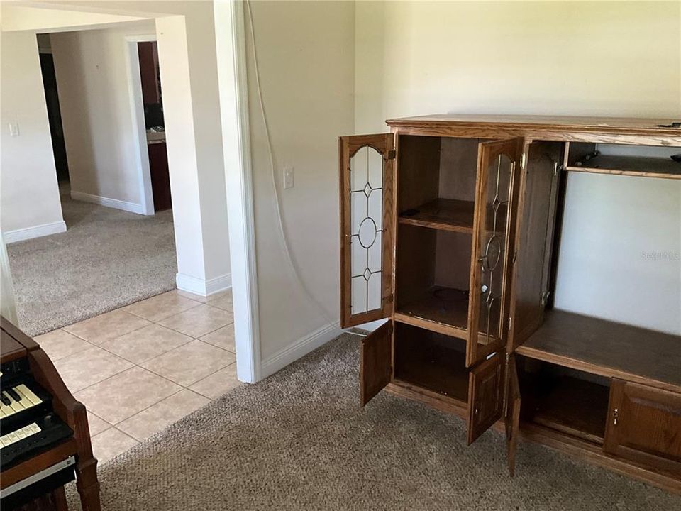 合同活跃: $324,000 (3 贝兹, 2 浴室, 2035 平方英尺)