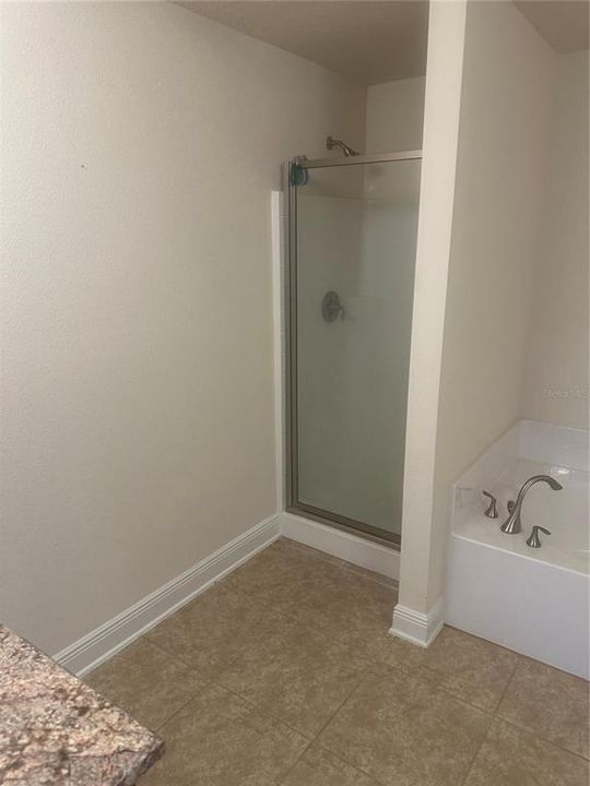 合同活跃: $324,000 (3 贝兹, 2 浴室, 2035 平方英尺)