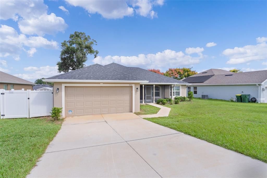 合同活跃: $324,000 (3 贝兹, 2 浴室, 2035 平方英尺)