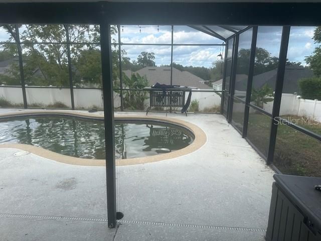 合同活跃: $324,000 (3 贝兹, 2 浴室, 2035 平方英尺)