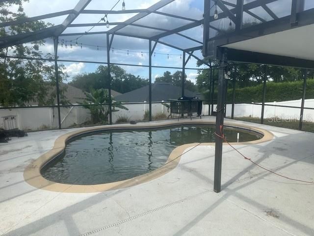 合同活跃: $324,000 (3 贝兹, 2 浴室, 2035 平方英尺)