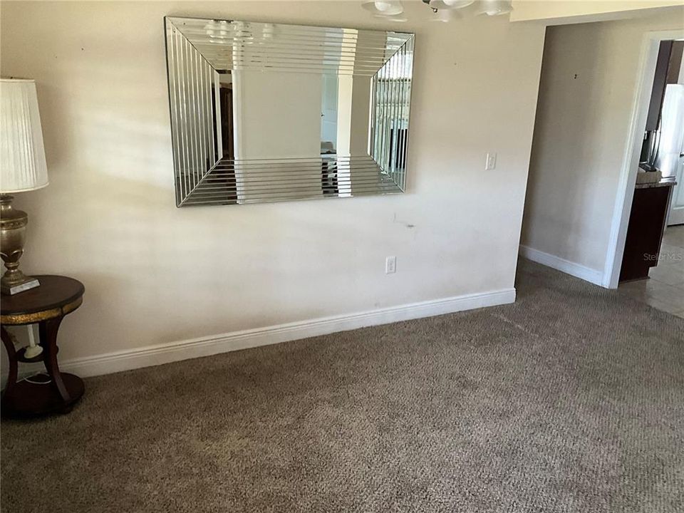 合同活跃: $324,000 (3 贝兹, 2 浴室, 2035 平方英尺)