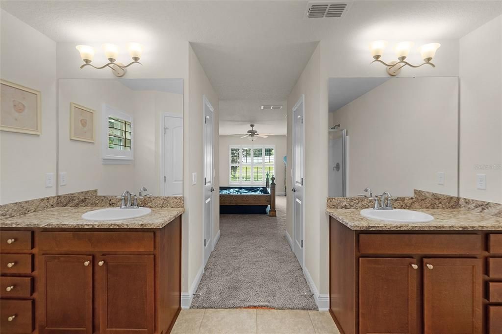 合同活跃: $324,000 (3 贝兹, 2 浴室, 2035 平方英尺)