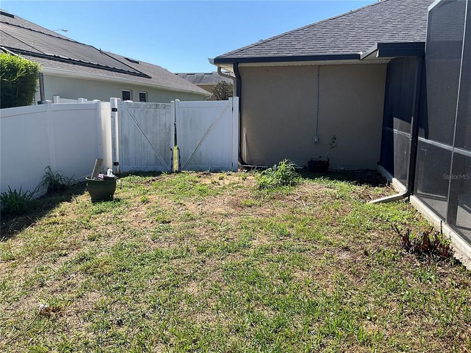 合同活跃: $324,000 (3 贝兹, 2 浴室, 2035 平方英尺)