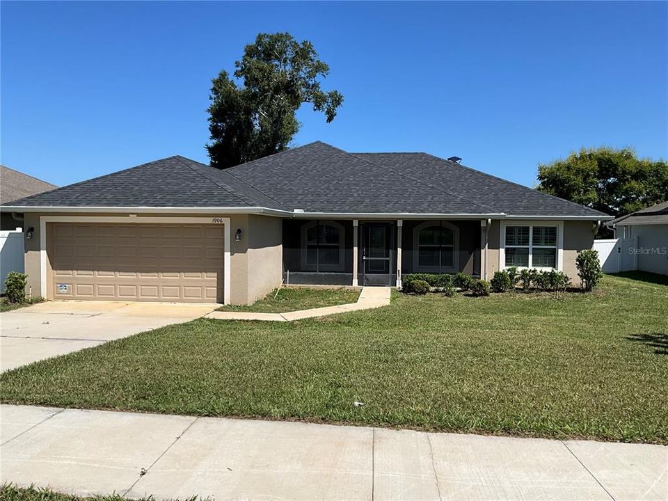 合同活跃: $324,000 (3 贝兹, 2 浴室, 2035 平方英尺)