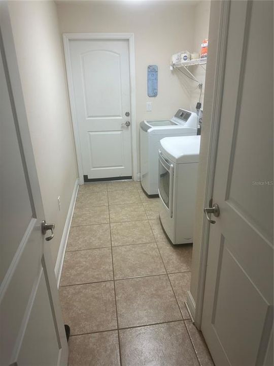 合同活跃: $324,000 (3 贝兹, 2 浴室, 2035 平方英尺)