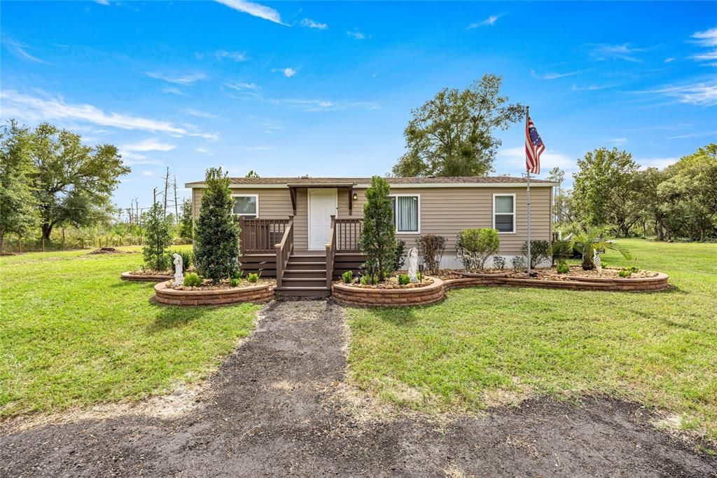 For Sale: $275,000 (3 beds, 2 baths, 1152 Square Feet)