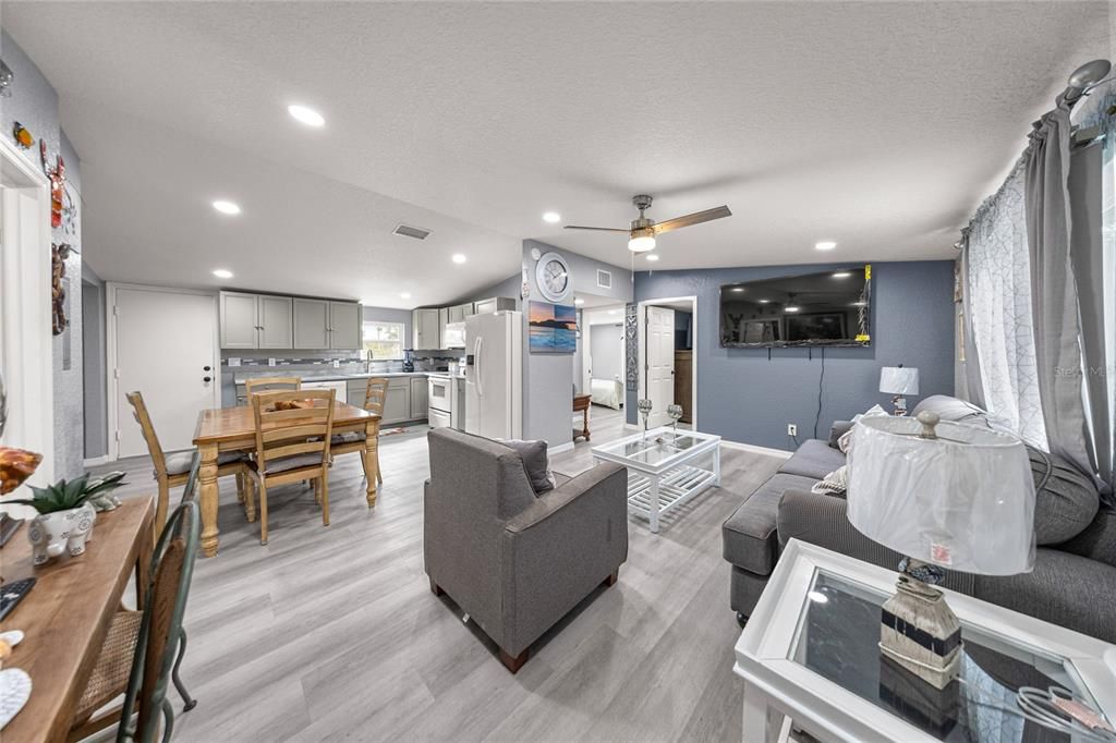 For Sale: $275,000 (3 beds, 2 baths, 1152 Square Feet)