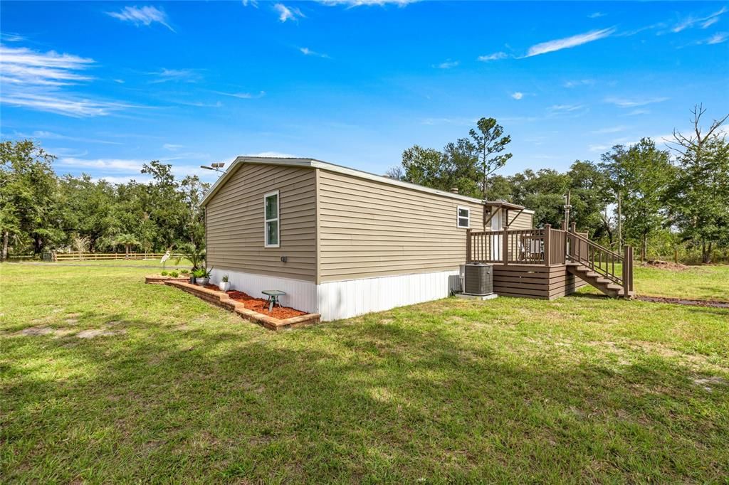 For Sale: $275,000 (3 beds, 2 baths, 1152 Square Feet)