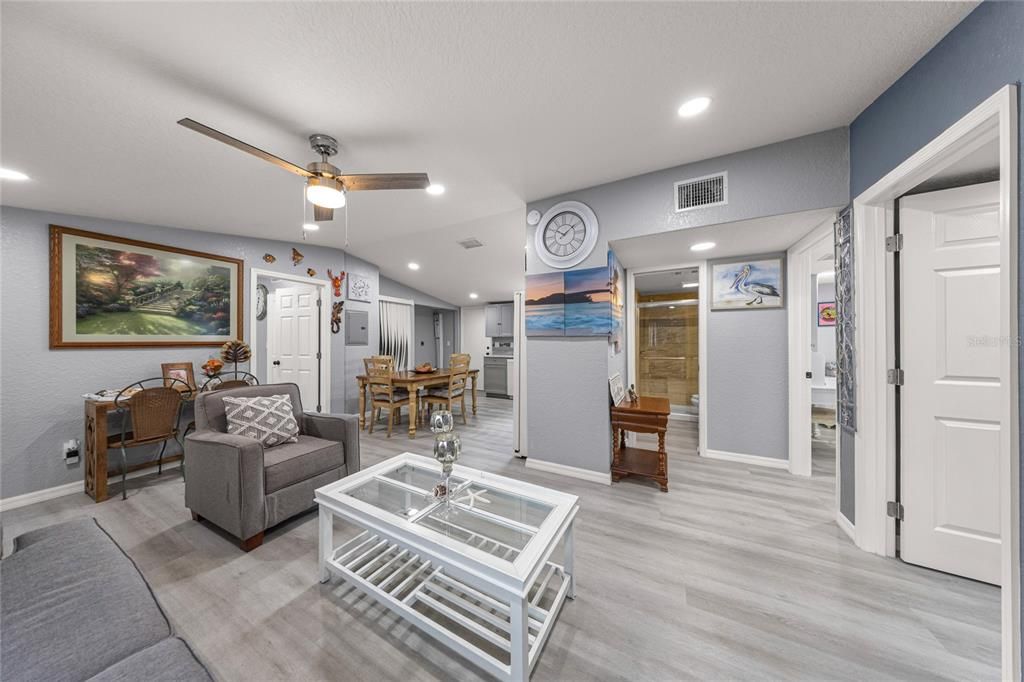 For Sale: $275,000 (3 beds, 2 baths, 1152 Square Feet)