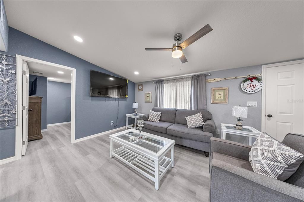 For Sale: $275,000 (3 beds, 2 baths, 1152 Square Feet)